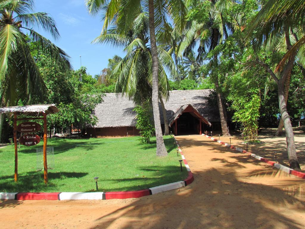 Lord Of The Forest Batticaloa Exterior photo